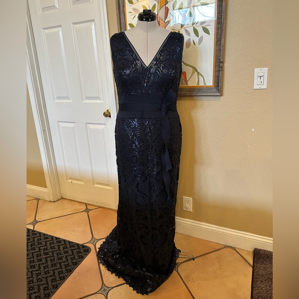 Tadashi evening gown sz 16(D2)
